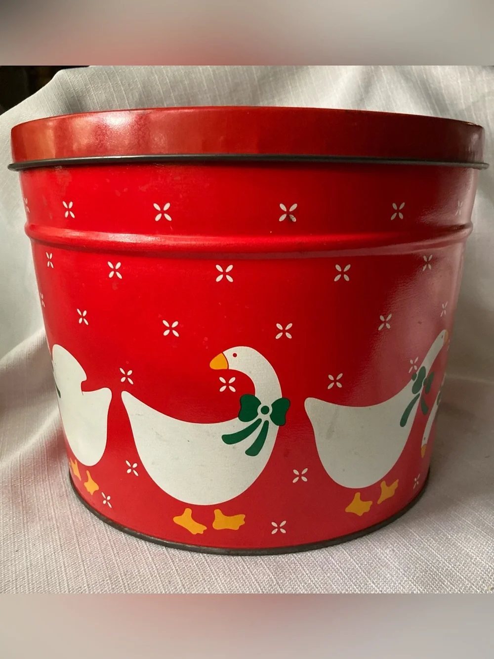 1984 Bertles Can Co. Honkin' Huge Holiday Geese Decor Tin!
